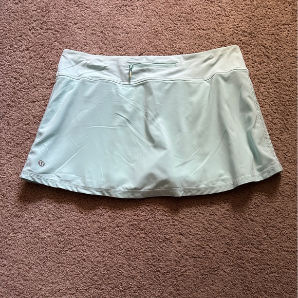 LULULEMON Run: Chase Me Skirt in Aquamarine Sz. 8 - Picture 5 of 9